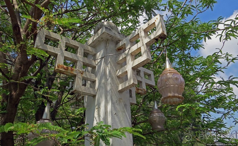 Чтобы не сбились мы с пути, горят ночные фонари