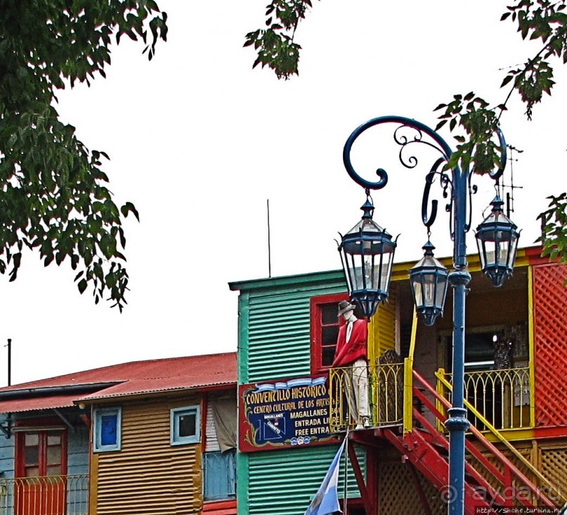 Чтобы не сбились мы с пути, горят ночные фонари