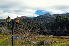 Чтобы не сбились мы с пути, горят ночные фонари