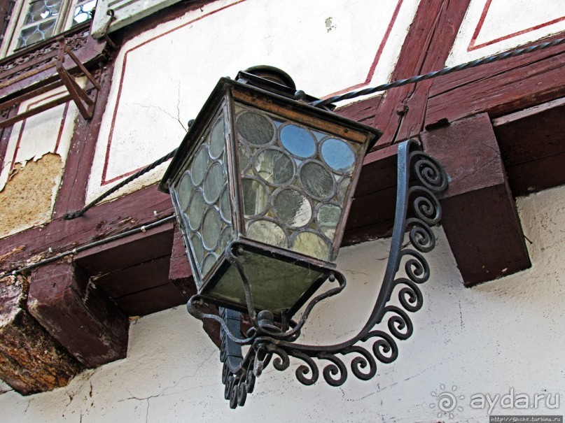 Чтобы не сбились мы с пути, горят ночные фонари