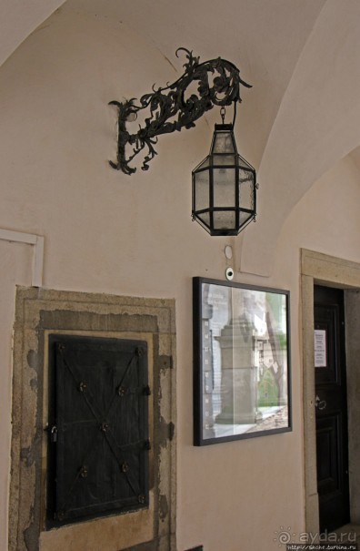 Чтобы не сбились мы с пути, горят ночные фонари