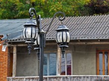 Чтобы не сбились мы с пути, горят ночные фонари