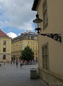 Чтобы не сбились мы с пути, горят ночные фонари