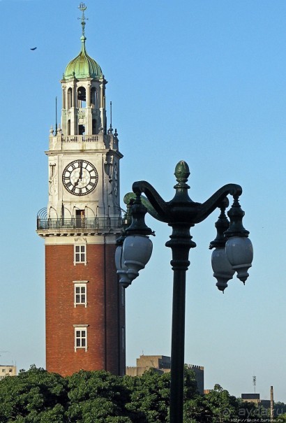 Чтобы не сбились мы с пути, горят ночные фонари