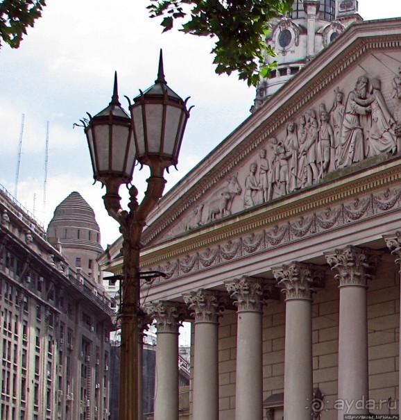 Чтобы не сбились мы с пути, горят ночные фонари