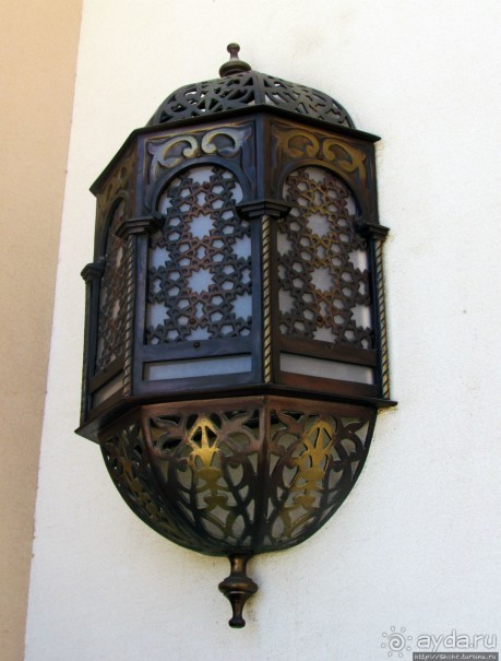 Чтобы не сбились мы с пути, горят ночные фонари