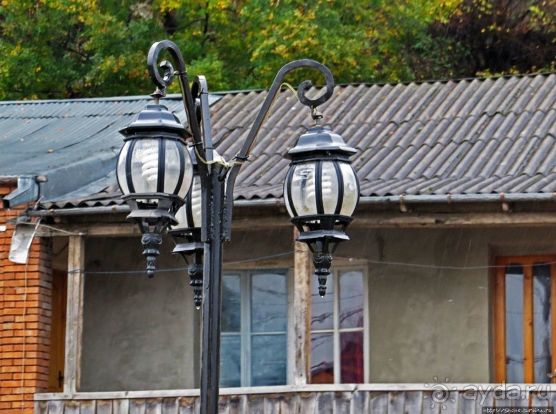 Чтобы не сбились мы с пути, горят ночные фонари