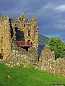 Над черными водами Лох-Несса, крепость Уркухарт