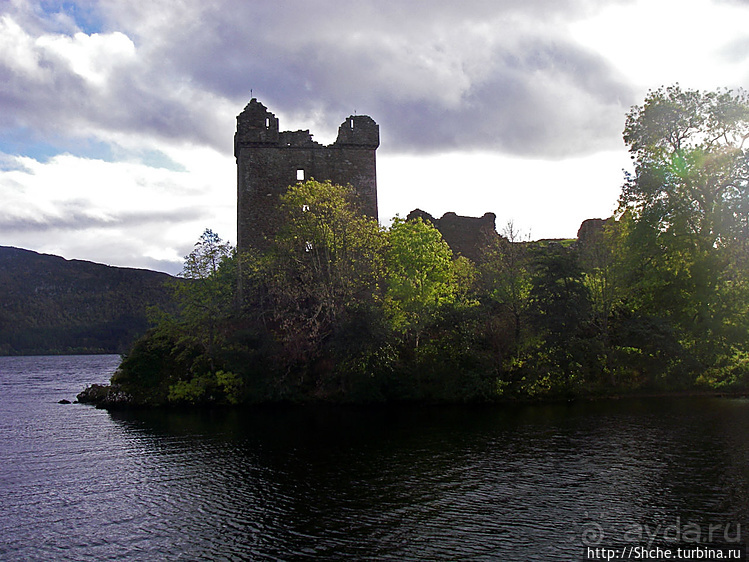 Над черными водами Лох-Несса, крепость Уркухарт