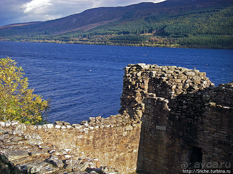 Над черными водами Лох-Несса, крепость Уркухарт