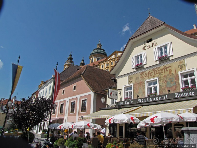 Прогуляемся по Мельку, здесь красиво не только аббатство