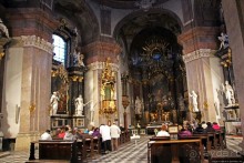 Заглянул на минутку перед вечерней службой