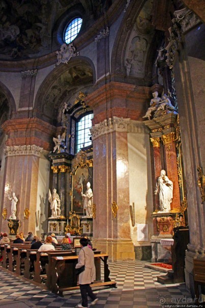 Заглянул на минутку перед вечерней службой