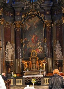 Заглянул на минутку перед вечерней службой