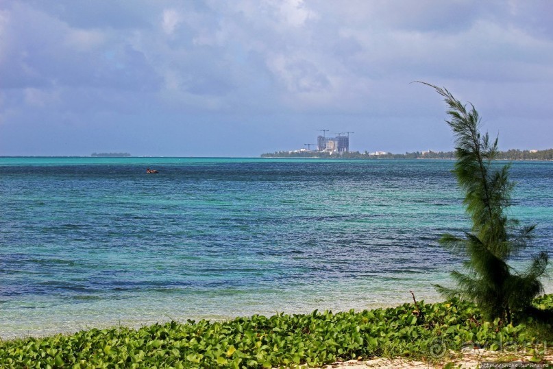 Не добрались... Танки в воде на пляже Килили