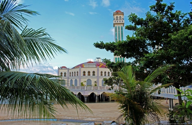 Плавающая мечеть Танджунг-Бунгаха