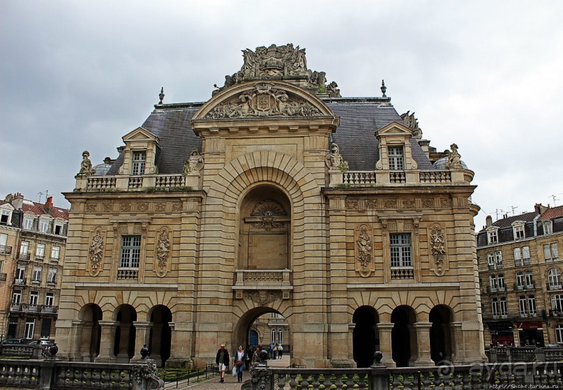 Как городские ворота превратились в Триумфальную Арку