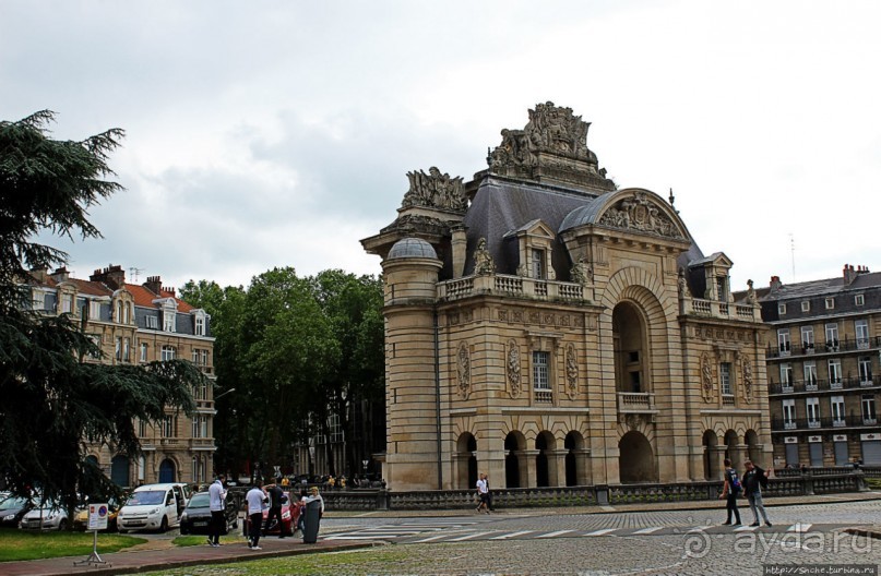 Как городские ворота превратились в Триумфальную Арку