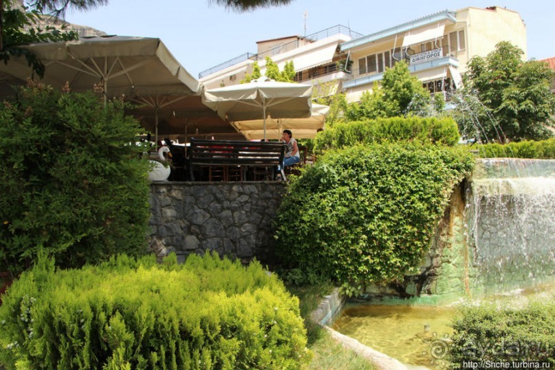 Божественная баранина в освежающих брызгах фонтана