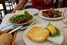 Божественная баранина в освежающих брызгах фонтана