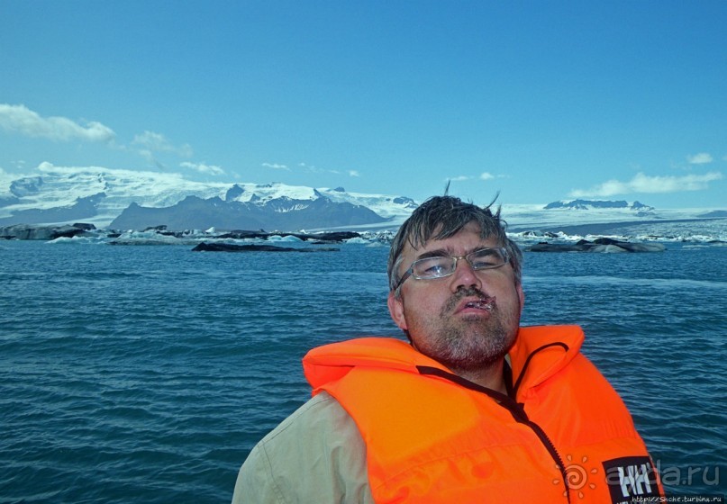 По лагуне причудливо-тающих льдов на плавающем авто-корабле