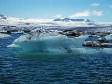 По лагуне причудливо-тающих льдов на плавающем авто-корабле