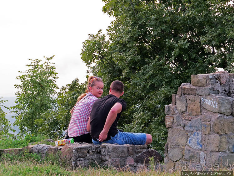 Если уж руины, то пускай они будут такие. Тарнувский замок