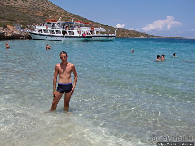 Дикие берега залива Мирабелла и песчаный пляж средь камней