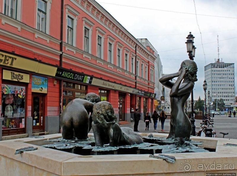 Три Грации" — видение венгерское скульптора Тибора Борбаса