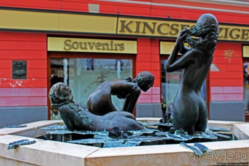 Три Грации" — видение венгерское скульптора Тибора Борбаса