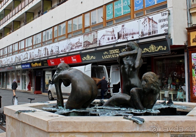 Три Грации" — видение венгерское скульптора Тибора Борбаса