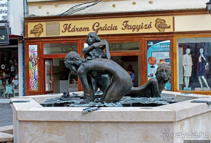 Три Грации" — видение венгерское скульптора Тибора Борбаса