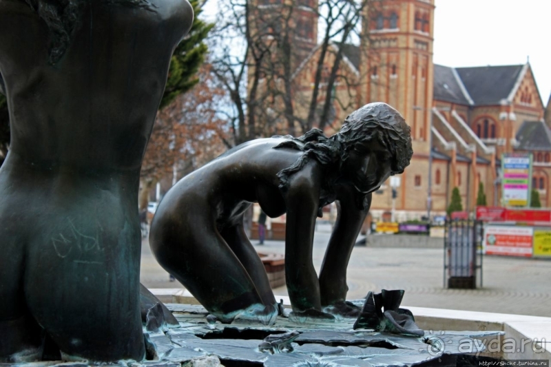 Три Грации" — видение венгерское скульптора Тибора Борбаса