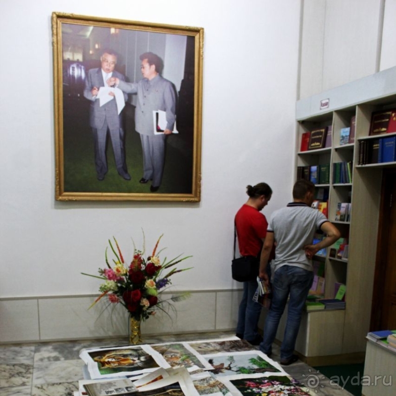 Идеи чучхе и другая пропаганда на твоем языке