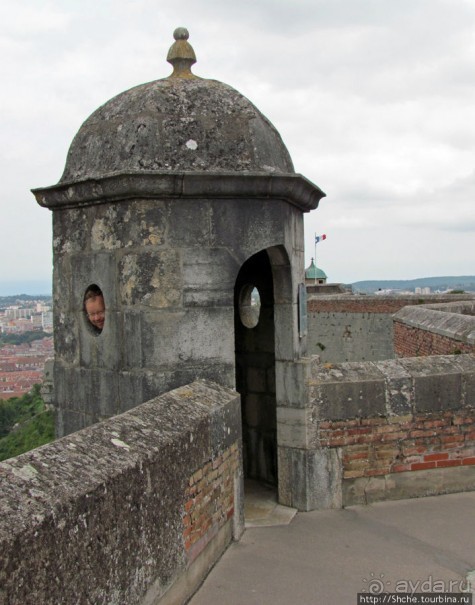 Безансон, взгляд на город и окрестности с высоты цитадели