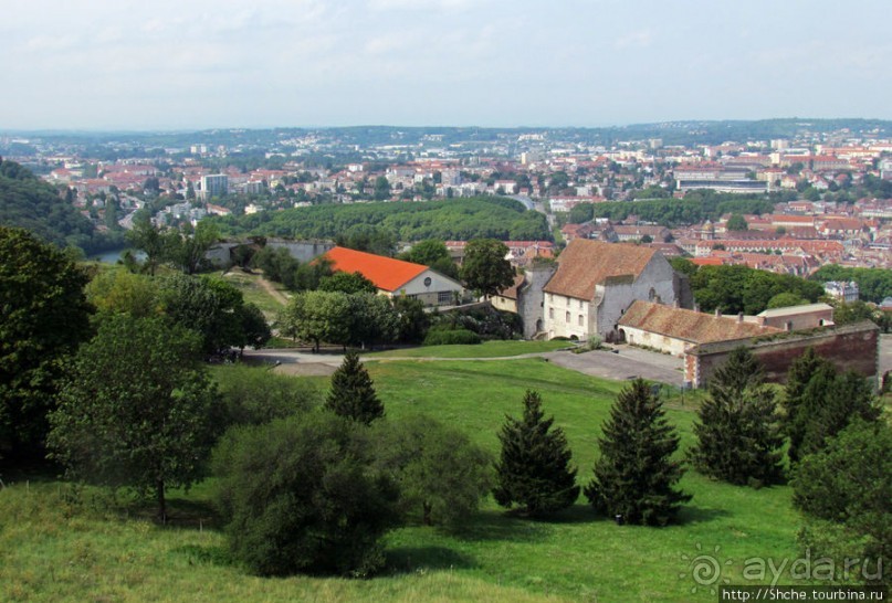 Безансон, взгляд на город и окрестности с высоты цитадели