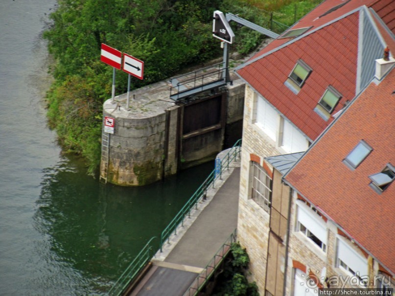Безансон, взгляд на город и окрестности с высоты цитадели