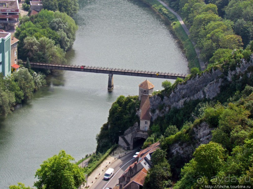 Безансон, взгляд на город и окрестности с высоты цитадели