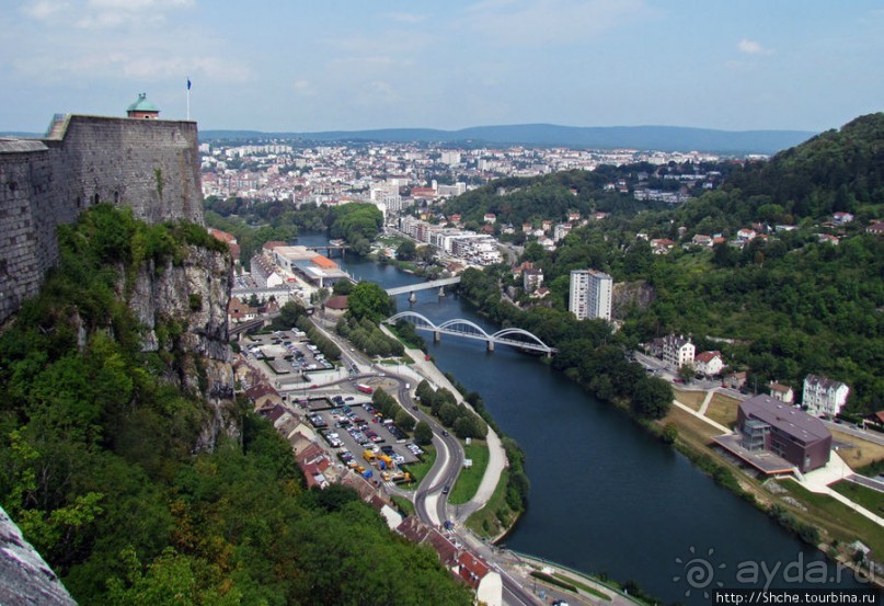 Безансон, взгляд на город и окрестности с высоты цитадели