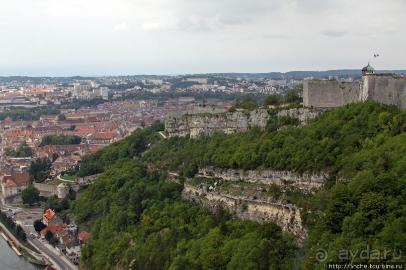 Безансон, взгляд на город и окрестности с высоты цитадели