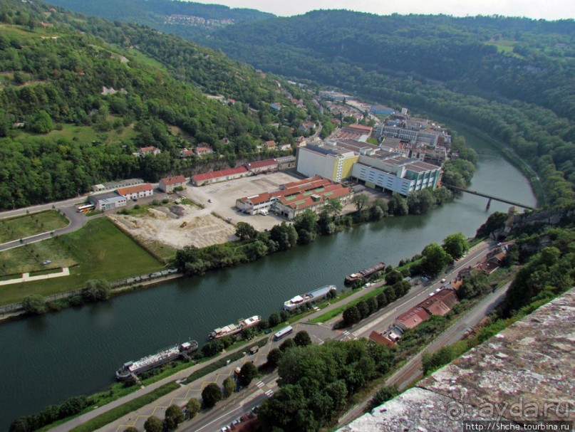 Безансон, взгляд на город и окрестности с высоты цитадели