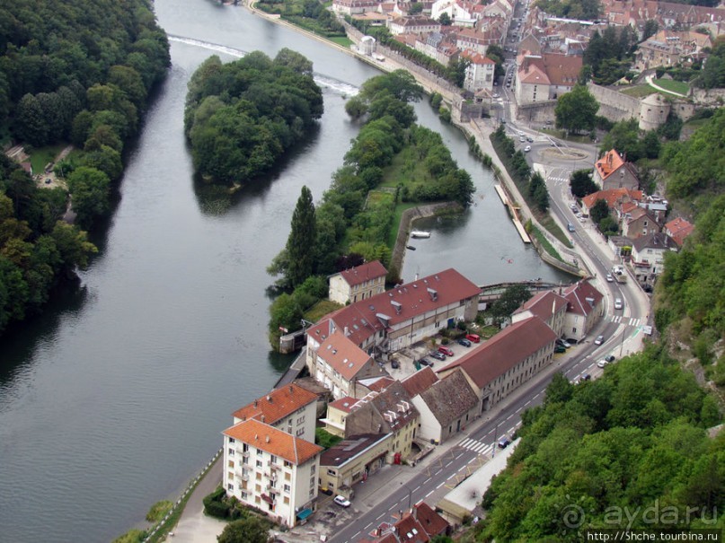 Безансон, взгляд на город и окрестности с высоты цитадели