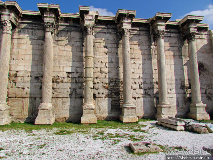 Библиотека Адриана и Римский форум — античность не отпускает