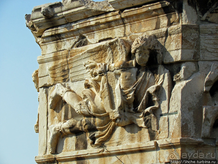 Библиотека Адриана и Римский форум — античность не отпускает