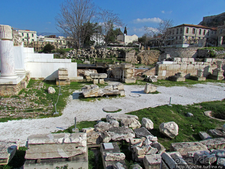 Библиотека Адриана и Римский форум — античность не отпускает