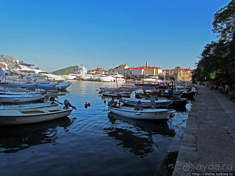 Порт в Будве, ну или скорее, стоянка для яхт и катеров