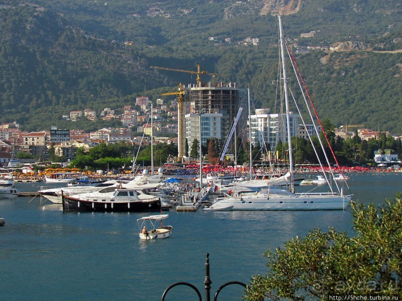 Порт в Будве, ну или скорее, стоянка для яхт и катеров