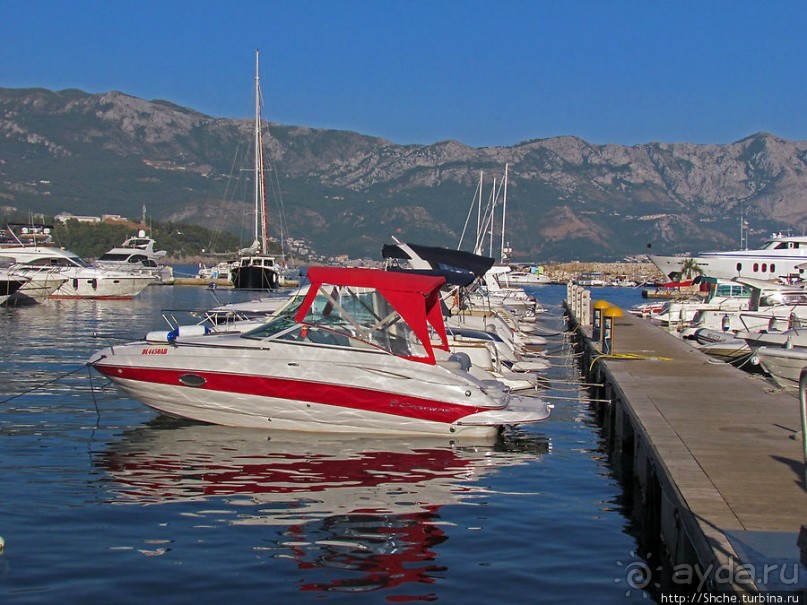 Порт в Будве, ну или скорее, стоянка для яхт и катеров