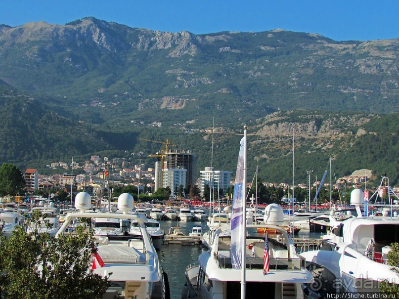 Порт в Будве, ну или скорее, стоянка для яхт и катеров