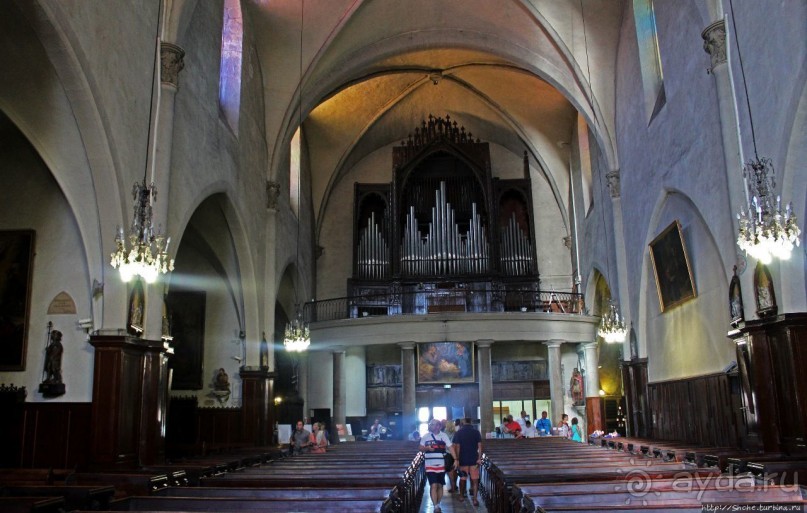 Церковь Богоматери Доброй Надежды в исторической части Канн